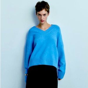 ZARA Soft Knit Sweater (size small) - LIKE NEW